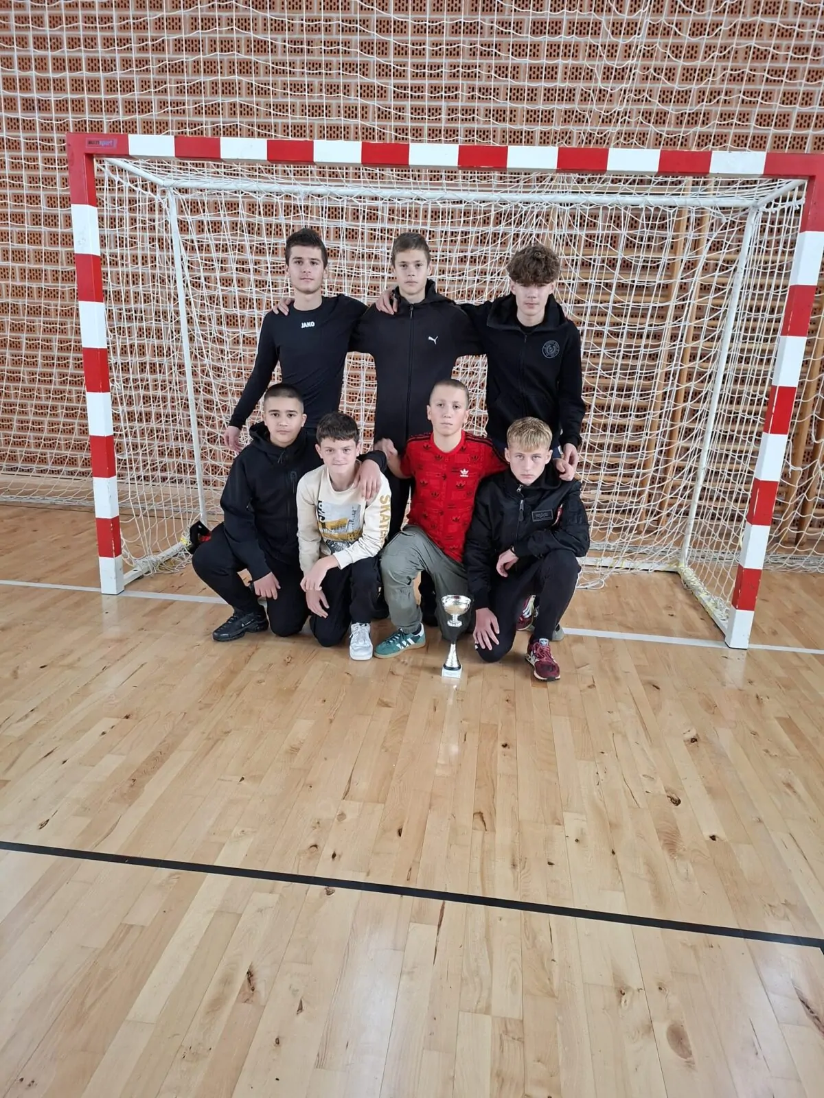Učenici OŠ dr. Franje Tuđmana osvojili su 3. mjesto na Županijskom natjecanju u futsalu 2025 - Objava.hr 