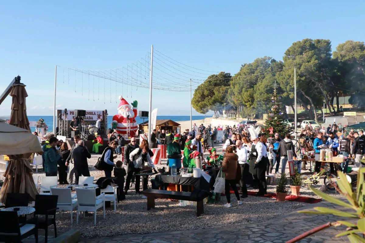 Čak 19 ekipa, nekoliko stotina posjetitelja, prekrasan dan i vrhunska atmosfera na ovogodišnjoj primoštenskoj fažolijadi - Objava.hr 