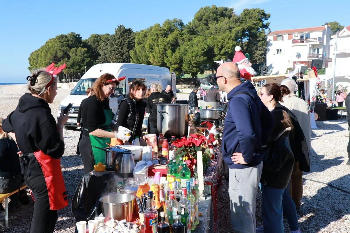 Čak 19 ekipa, nekoliko stotina posjetitelja, prekrasan dan i vrhunska atmosfera na ovogodišnjoj primoštenskoj fažolijadi - Objava.hr 