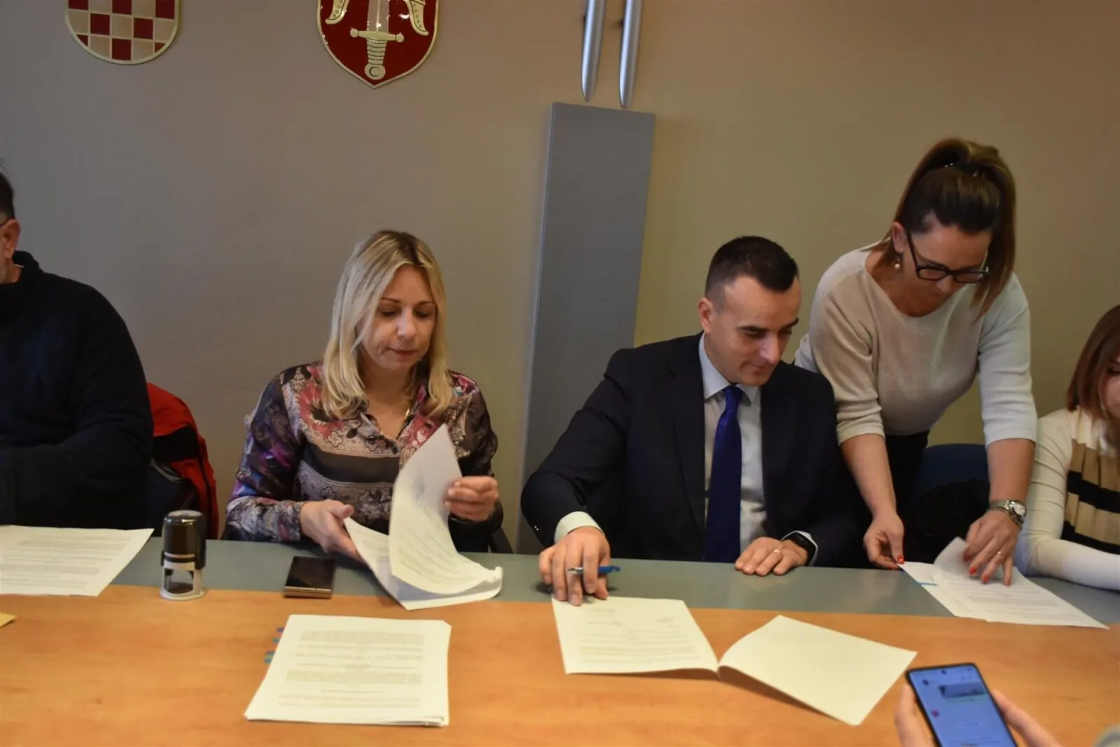 Župan Paško Rakić potpisao ugovore o sufinanciranju projekata i aktivnosti iz područja ribarstva i marikulture - Objava.hr 