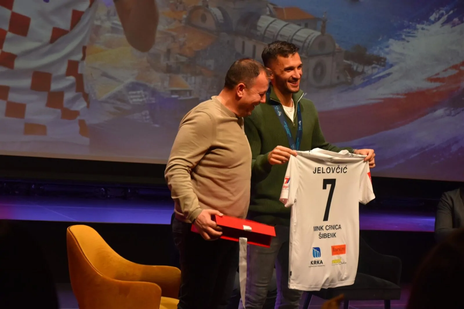 Svečani doček kapetana brončane Hrvatske futsalske reprezentacije Franca Jelovčića u Šibeniku - Objava.hr 