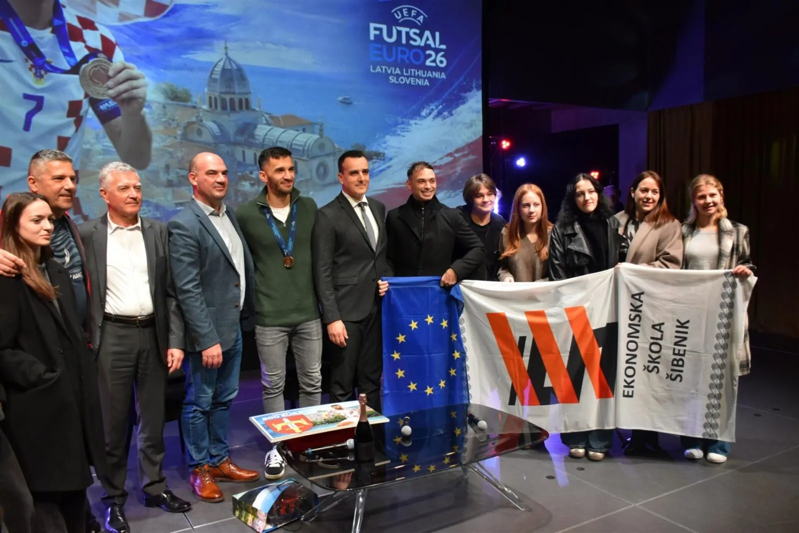 Svečani doček kapetana brončane Hrvatske futsalske reprezentacije Franca Jelovčića u Šibeniku - Objava.hr 