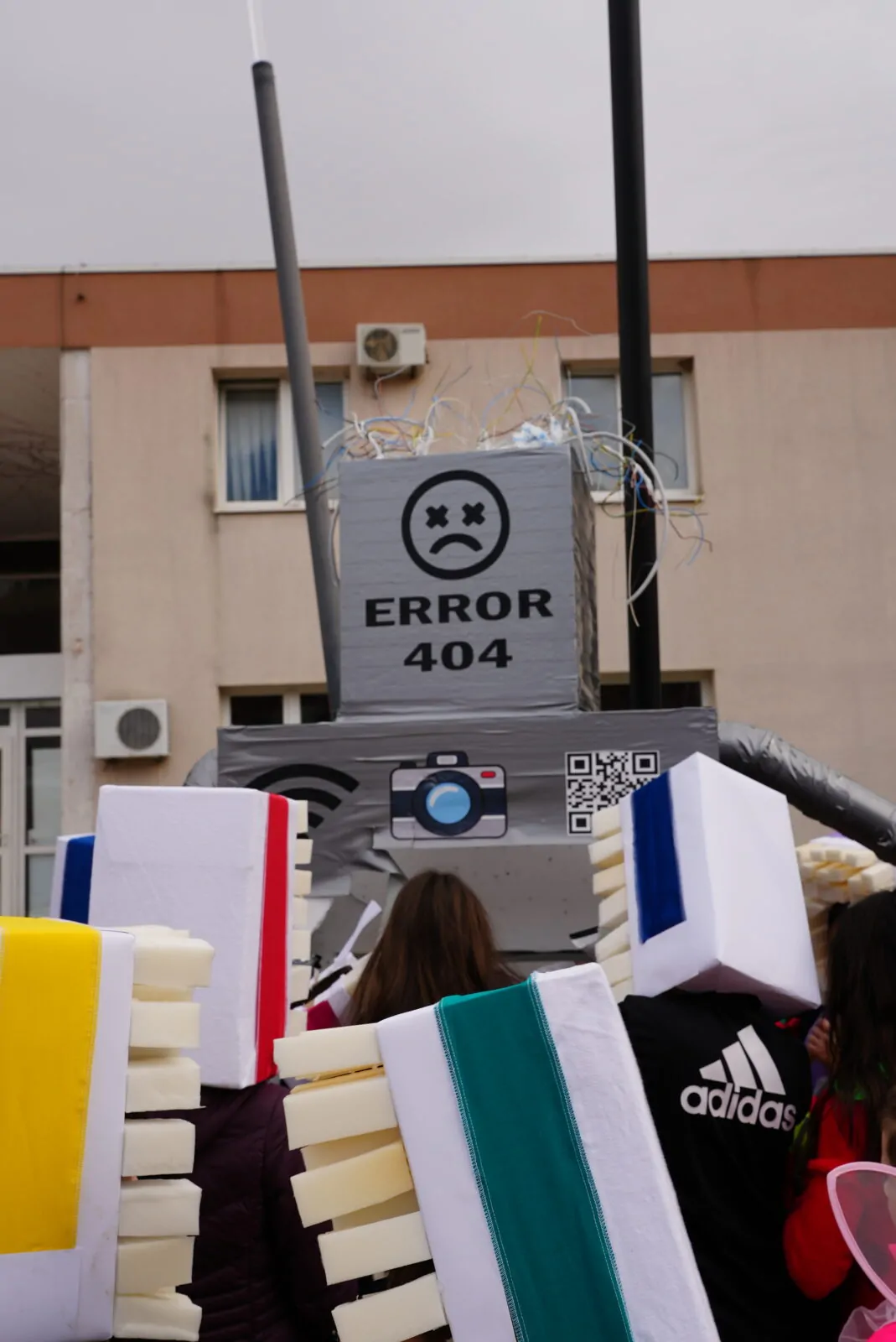 Vesela karnevalska povorka oduševila Knin - Objava.hr 