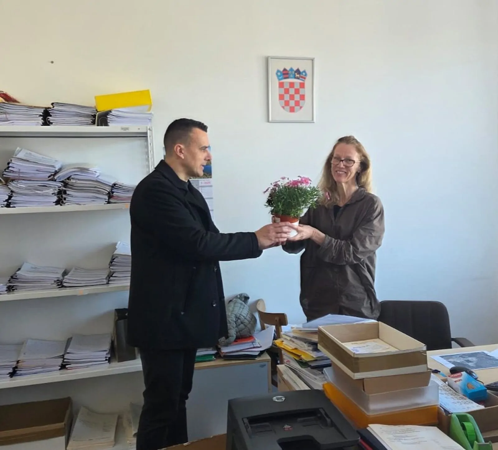 Čestitke i cvijeće zaposlenicama povodom Međunarodnog dana žena - Objava.hr 