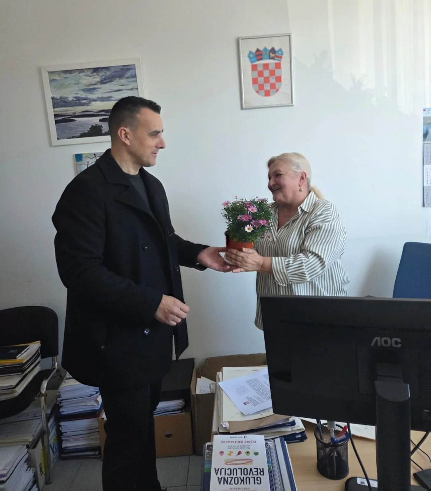 Čestitke i cvijeće zaposlenicama povodom Međunarodnog dana žena - Objava.hr 