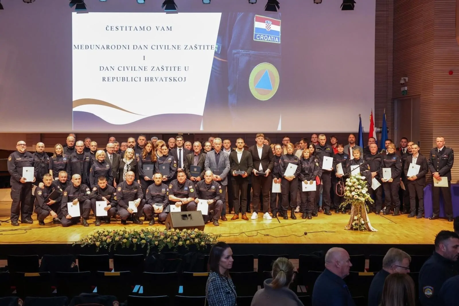 Županijski vatrogasni zapovjednik Darko Dukić preuzeo zahvalnicu za doprinos razvoju civilne zaštite - Objava.hr 