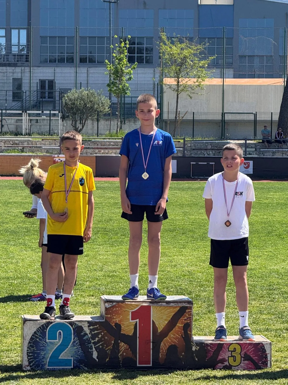 7 medalja za Atletski klub Knin na 2. kolu Dalmatinske atletske lige - Objava.hr 