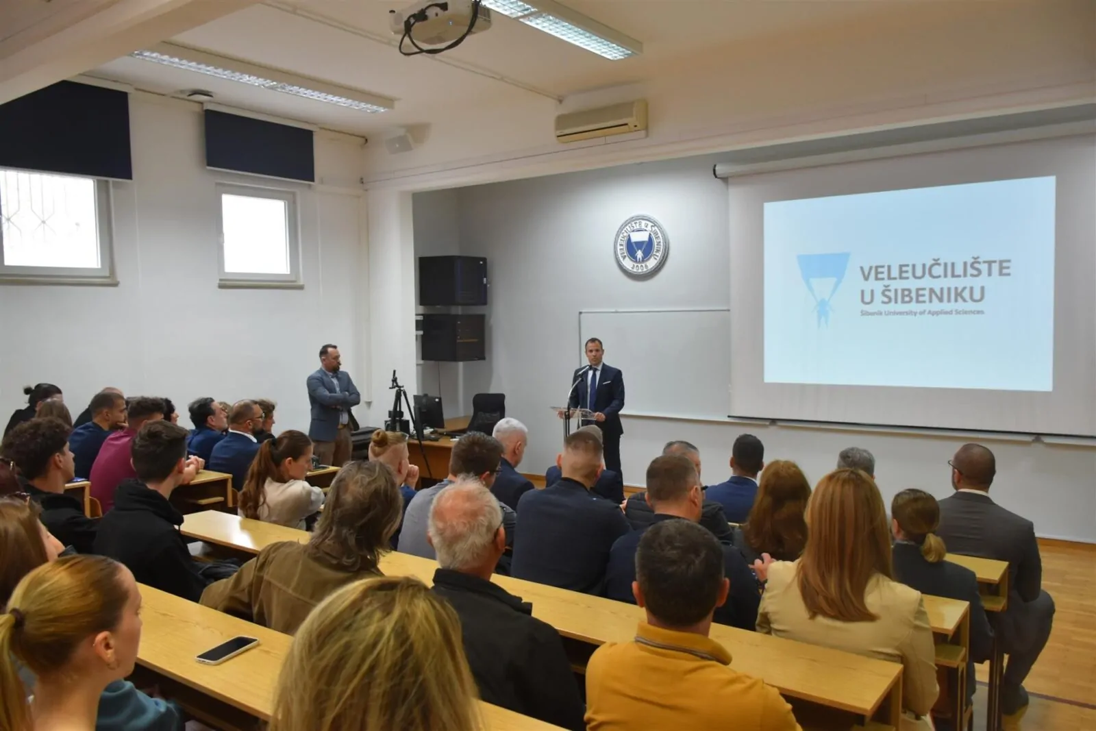 Božinović u Šibeniku: sastanak sa županom i predavanje o sigurnosti i mladima - Objava.hr 