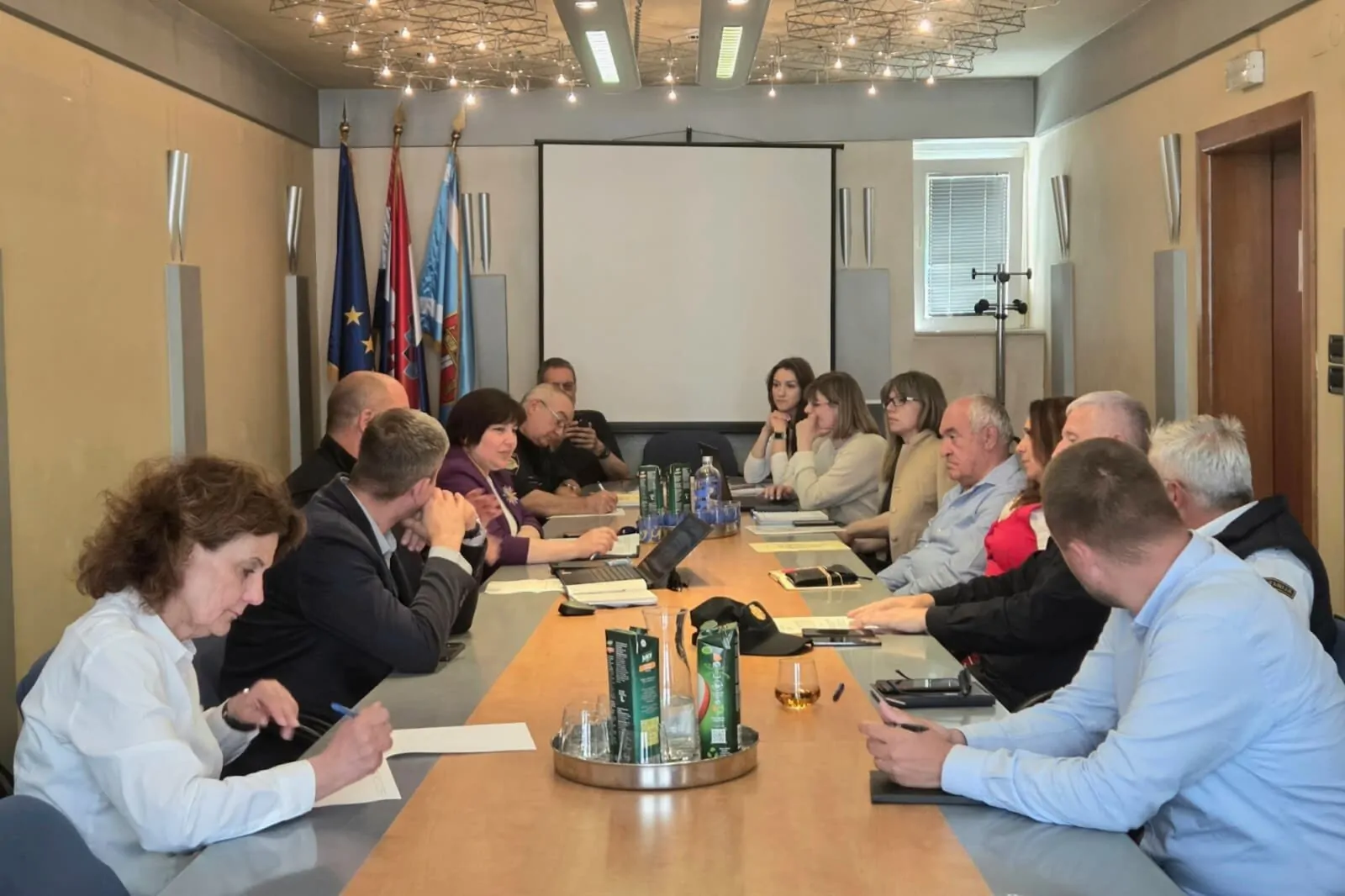 U prostorima Šibensko-kninske županije danas je održana sjednica Stožera civilne zaštite, s ciljem pripreme za nadolazeće razdoblje povećanog rizika od požara. - Objava.hr 