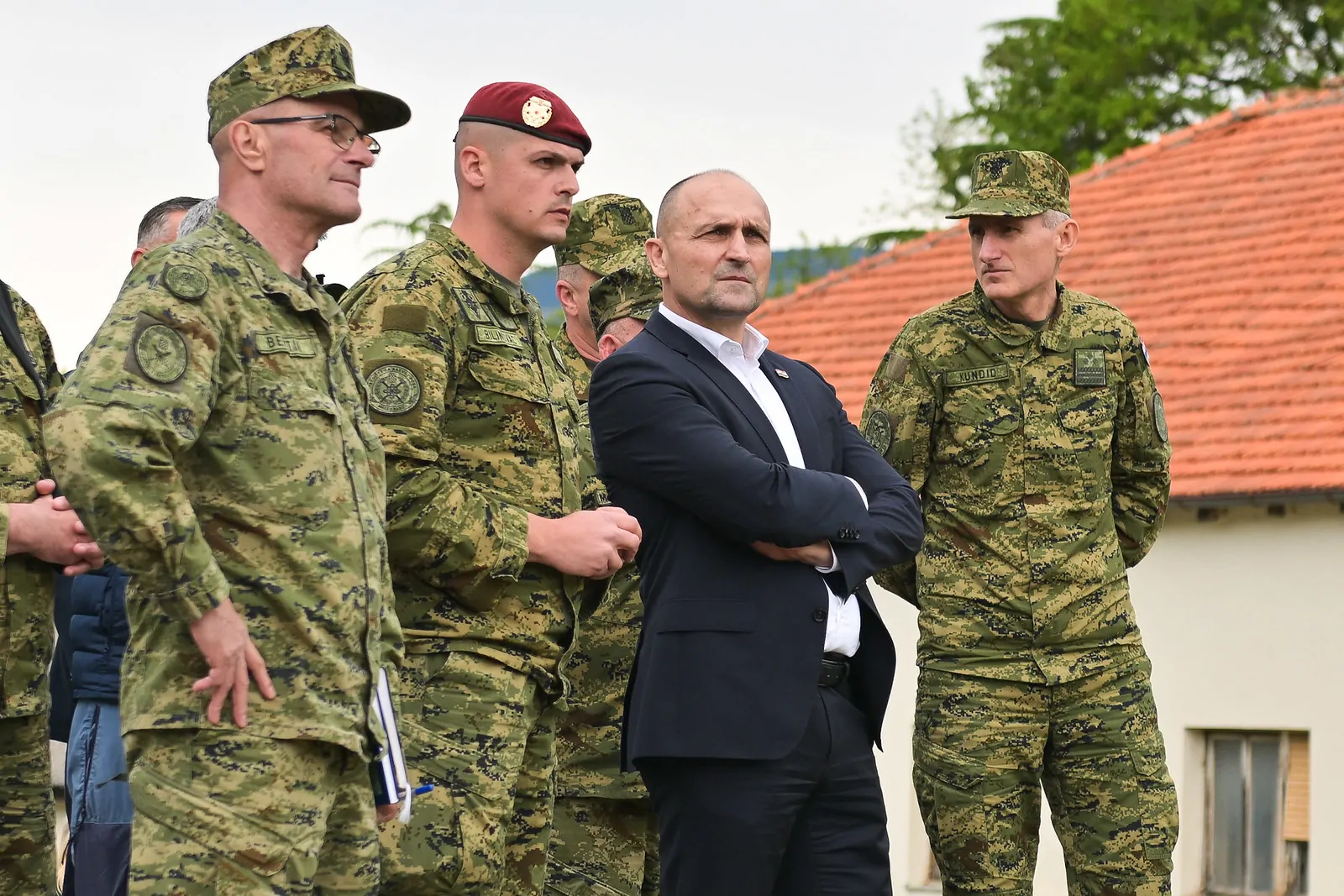 Ministar Anušić posjetio ročnike u Kninu: Mladi su prepoznali koliko je važno i korisno naučiti vojničke vještine