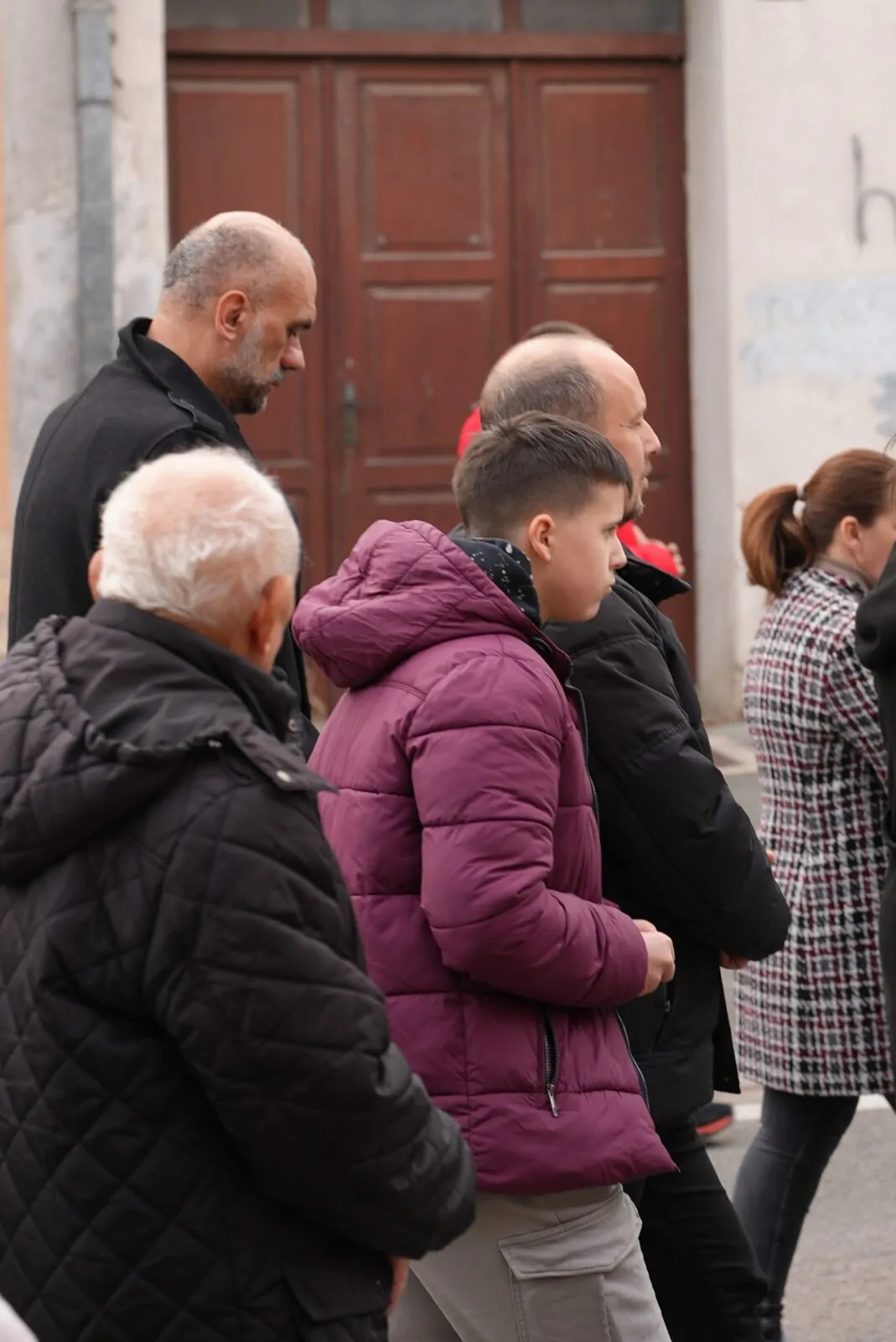 Procesija vjernika na Veliki petak kroz Knin - Objava.hr 
