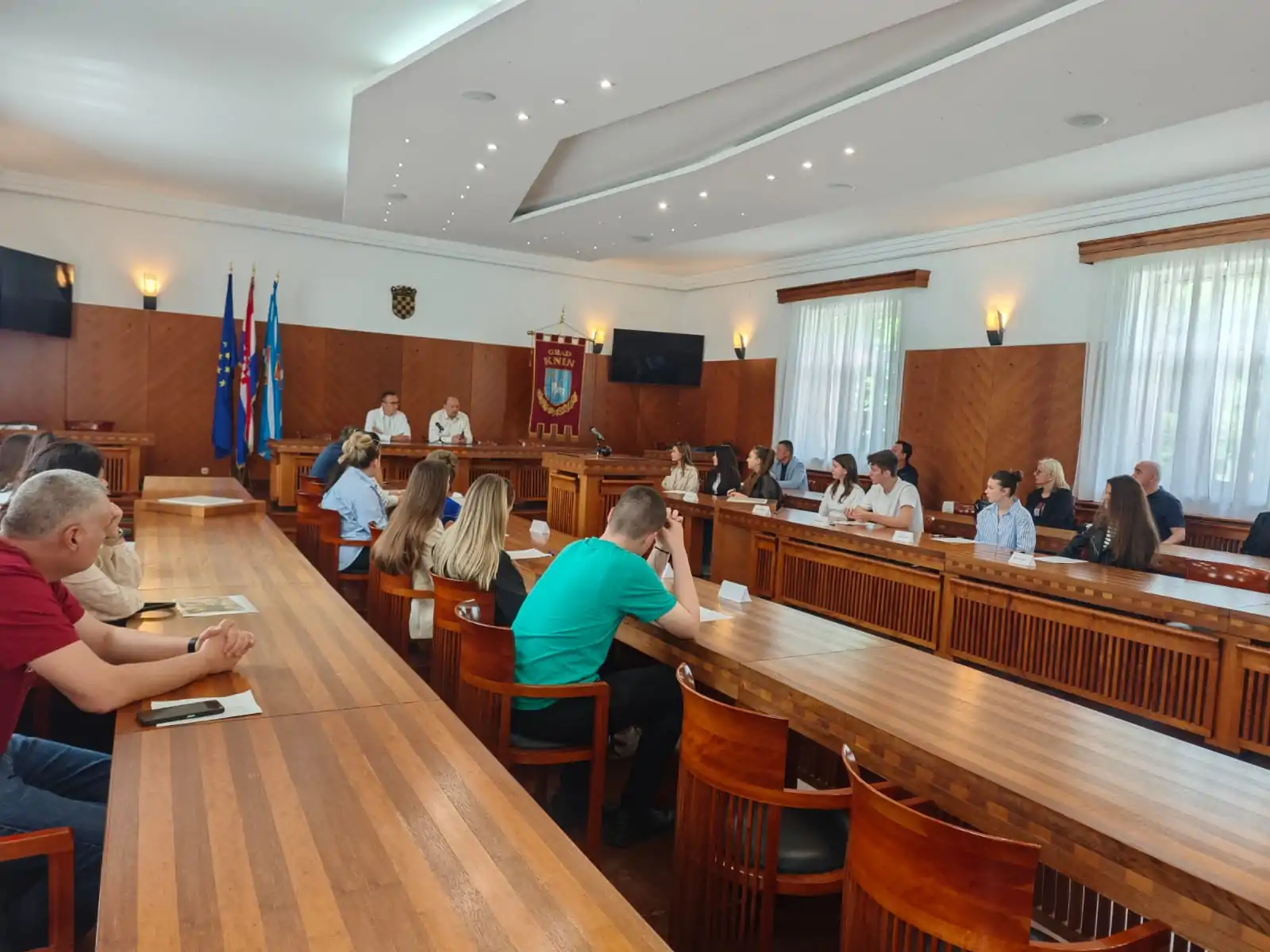 Potpisani ugovori o dodjeli učeničkih i studentskih stipendija - Objava.hr 