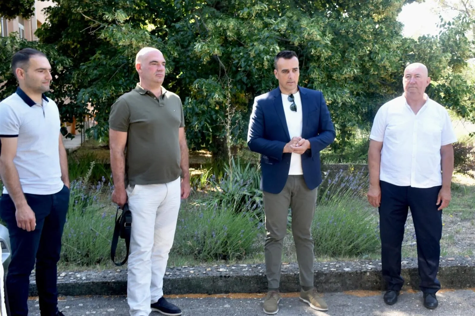 OŠ Jakov Gotovac u Unešiću dobila novo kombi vozilo u sklopu programa cjelodnevne škole - Objava.hr 