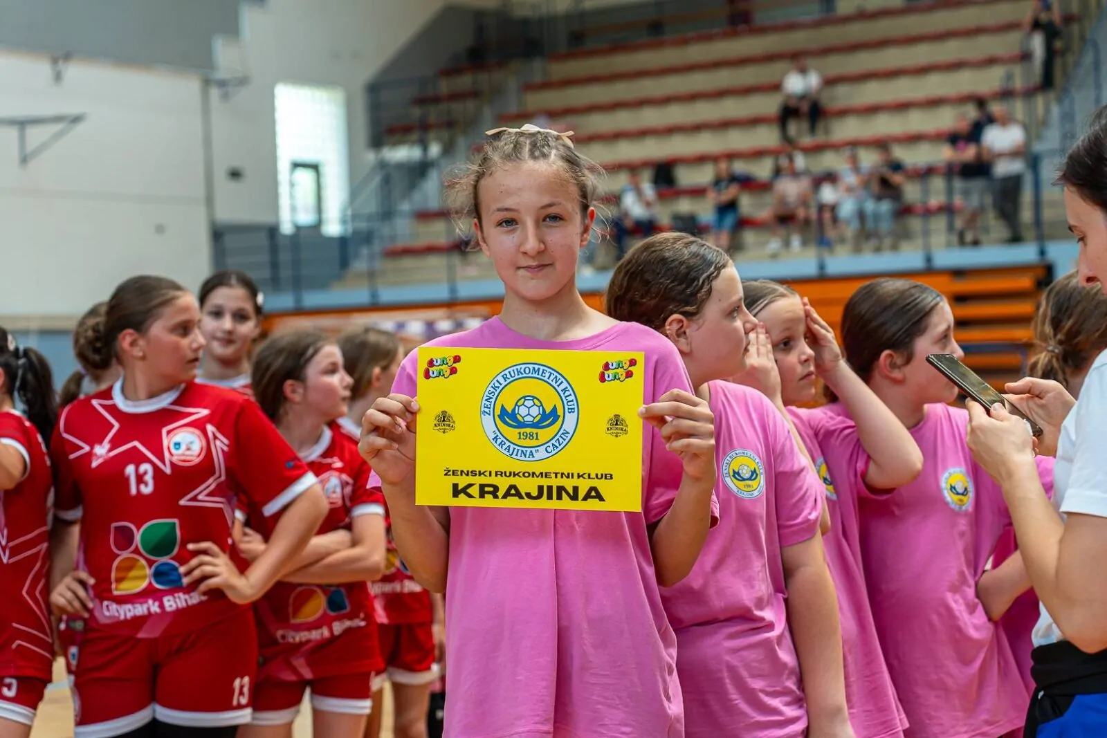 Knin domaćin prvog međunarodnog turnira u mini rukometu „Kninska Kraljica“: Više od 200 djevojčica uživalo u sportu i druženju - Objava.hr 