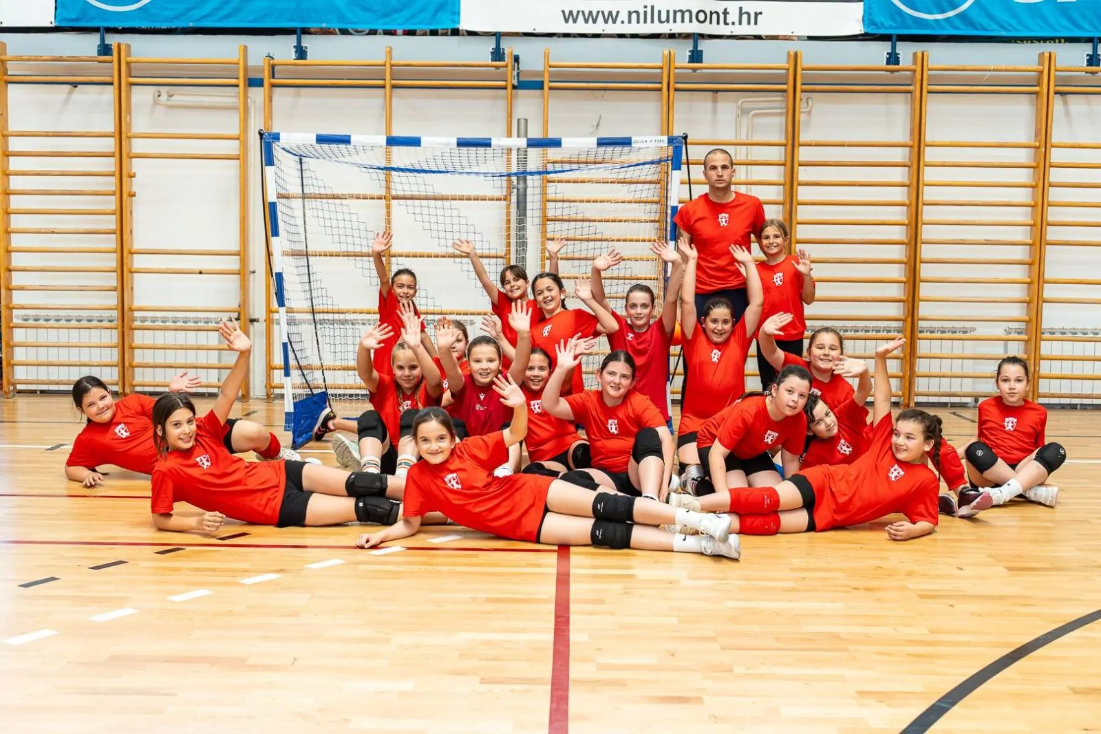 Knin domaćin prvog međunarodnog turnira u mini rukometu „Kninska Kraljica“: Više od 200 djevojčica uživalo u sportu i druženju