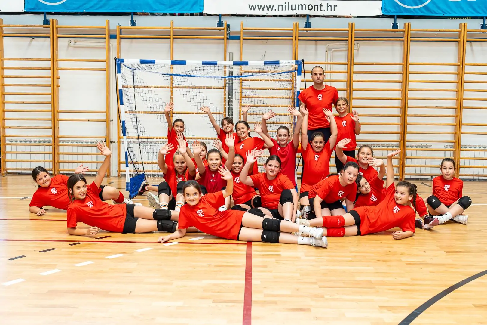 Knin domaćin prvog međunarodnog turnira u mini rukometu „Kninska Kraljica“: Više od 200 djevojčica uživalo u sportu i druženju