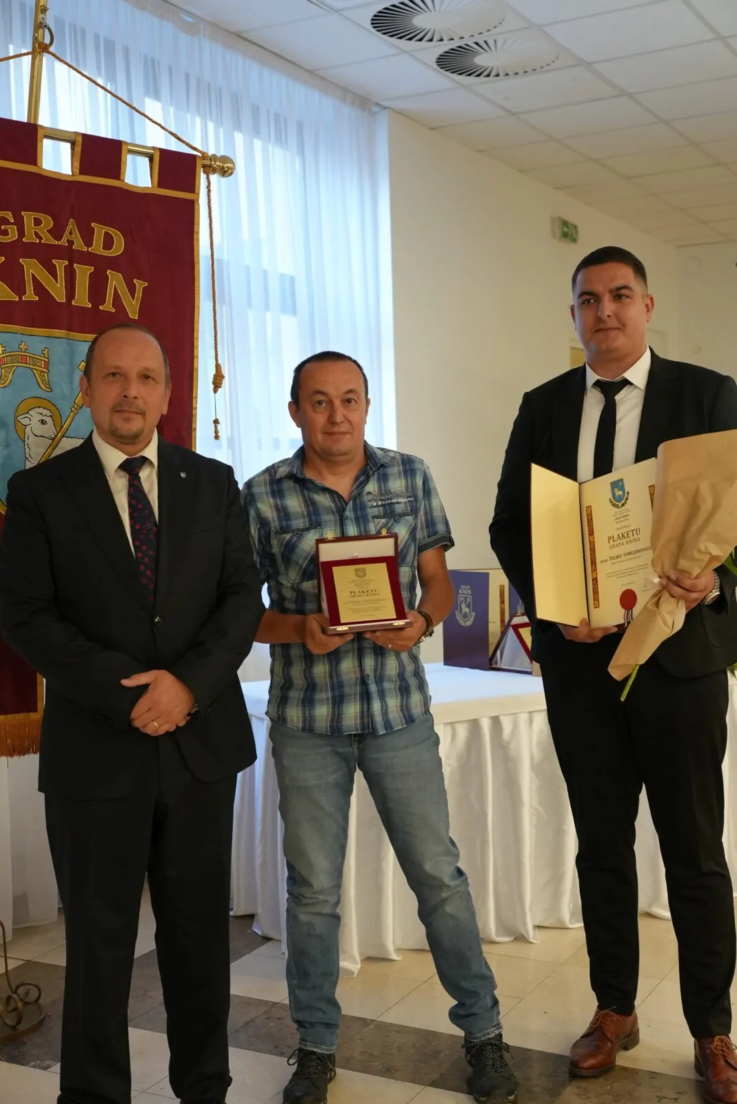Jučerašnjom svečanom sjednicom obilježen Dan grada Knina, večeras koncert Matije Cveka - Objava.hr 