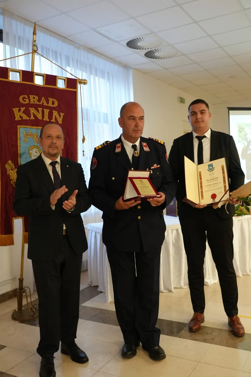 Jučerašnjom svečanom sjednicom obilježen Dan grada Knina, večeras koncert Matije Cveka - Objava.hr 