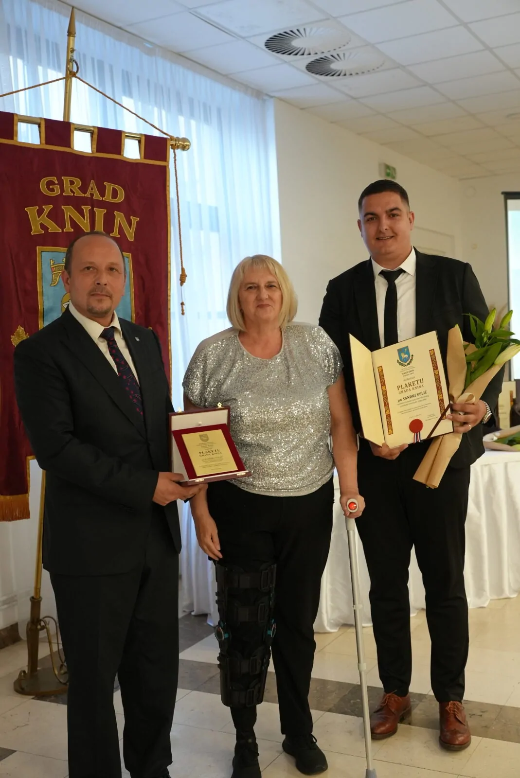 Jučerašnjom svečanom sjednicom obilježen Dan grada Knina, večeras koncert Matije Cveka - Objava.hr 