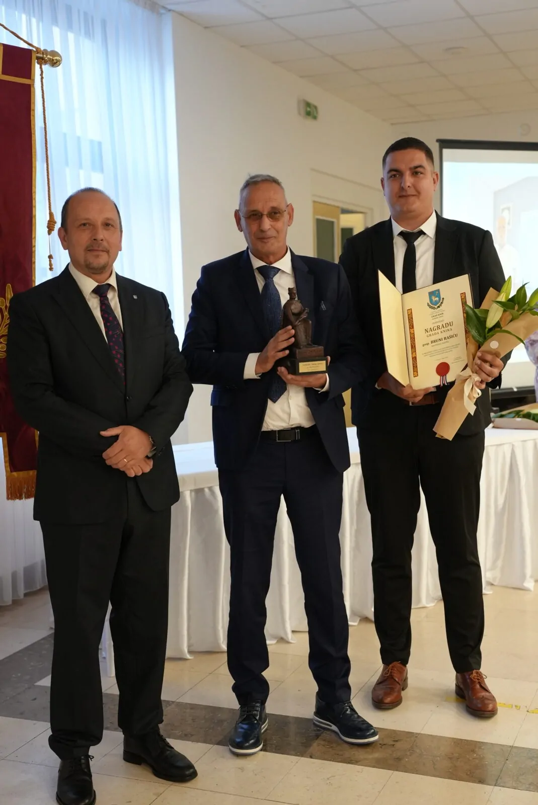 Jučerašnjom svečanom sjednicom obilježen Dan grada Knina, večeras koncert Matije Cveka - Objava.hr 