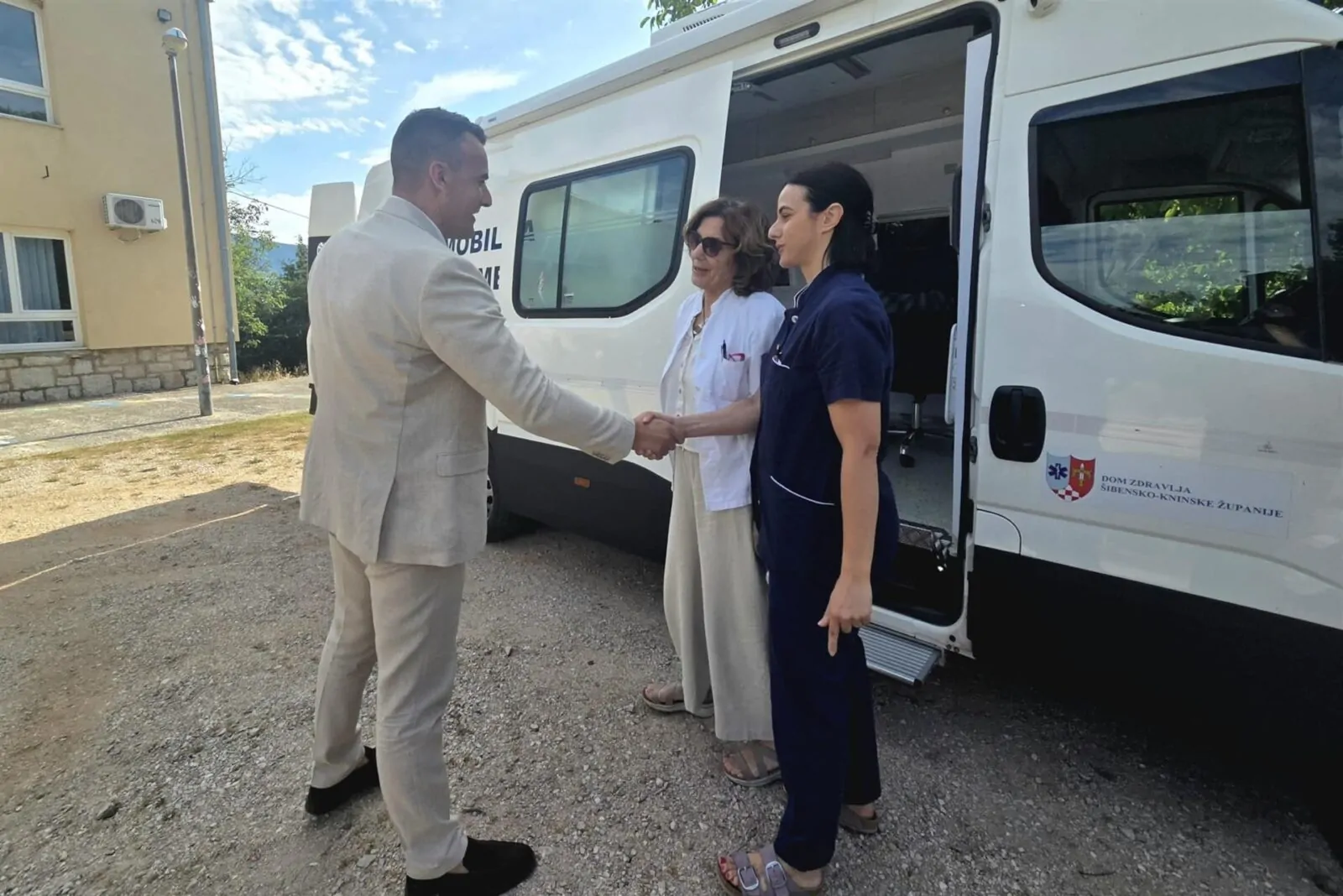 Počela s radom prva županijska mobilna ambulanta - Objava.hr 