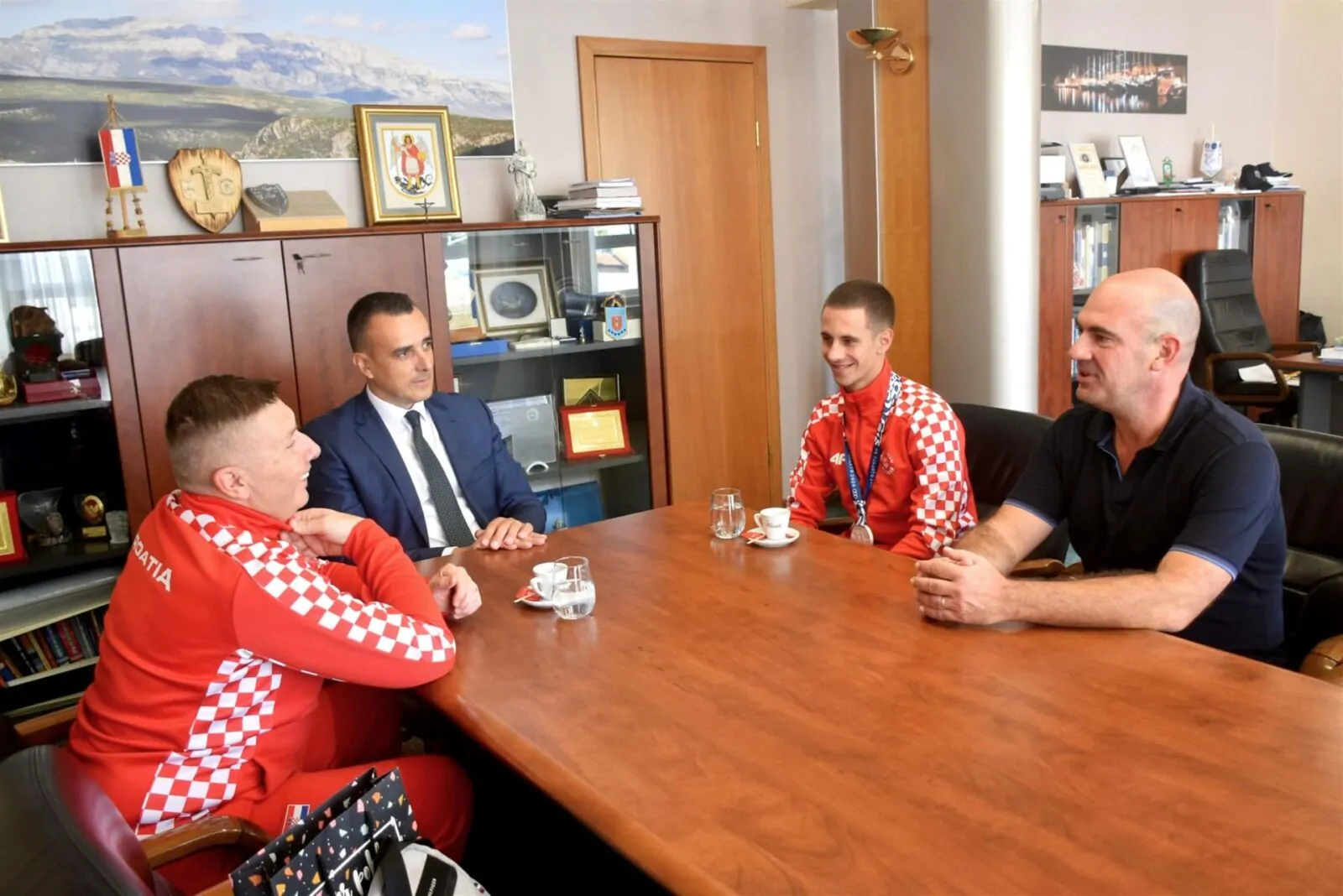 Josip Teskera, srebrni na Mediteranskim igrama, na primanju kod župana - Objava.hr 