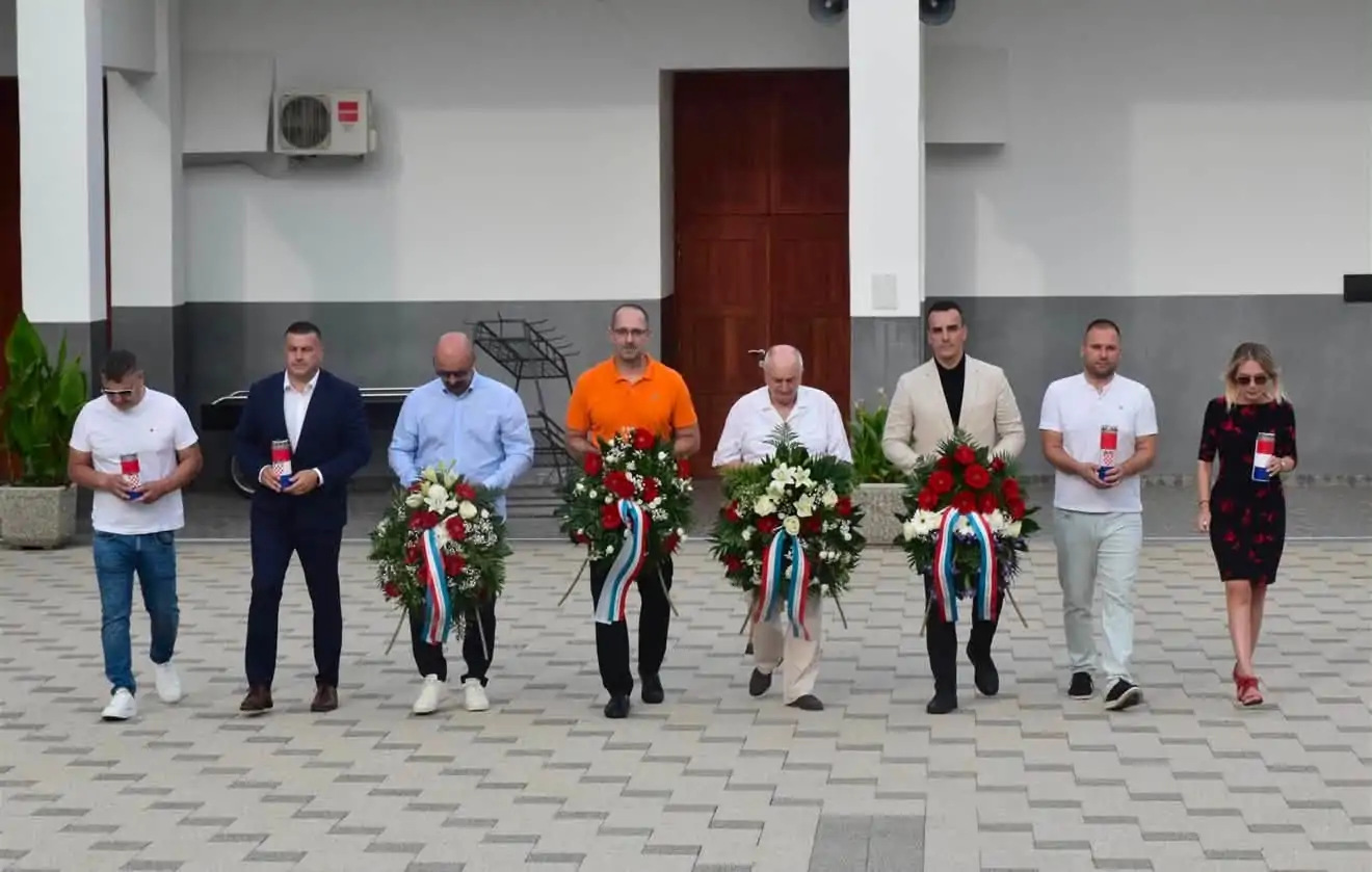 Odana počast žrtvama svih totalitarnih i autoritarnih režima – nacizma, fašizma i komunizma. - Objava.hr 