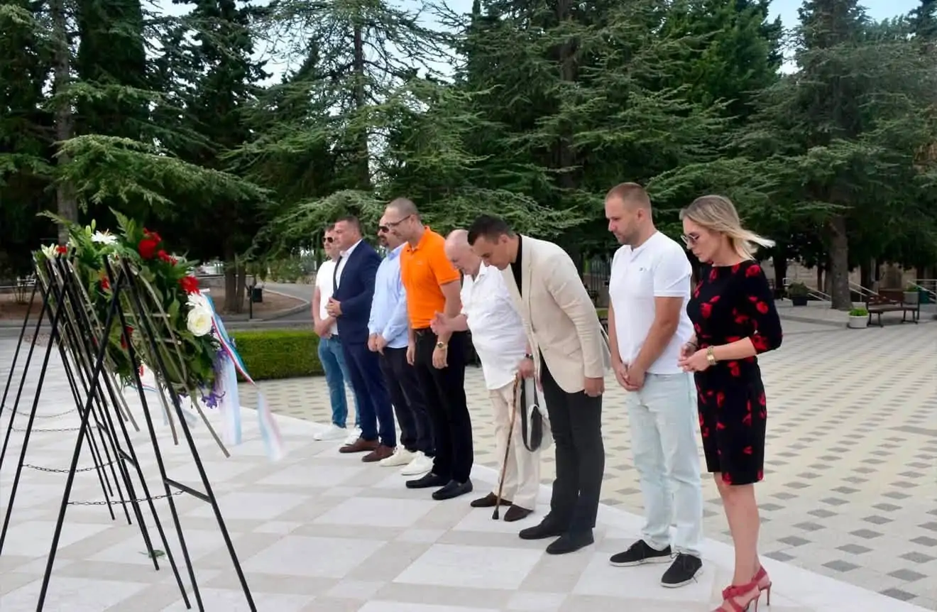Odana počast žrtvama svih totalitarnih i autoritarnih režima – nacizma, fašizma i komunizma. - Objava.hr 