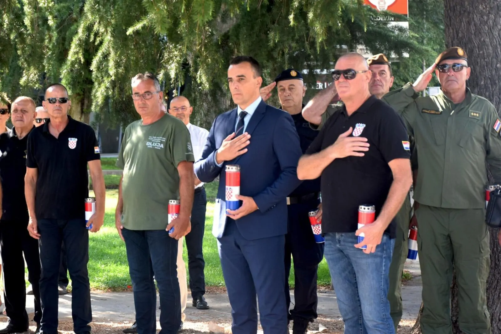 U Šibeniku položeni vijenci i zapaljene svijeće uoči Dana pobjede i domovinske zahvalnosti, Dana hrvatskih branitelja i 31. obljetnice VRO Oluja - Objava.hr 