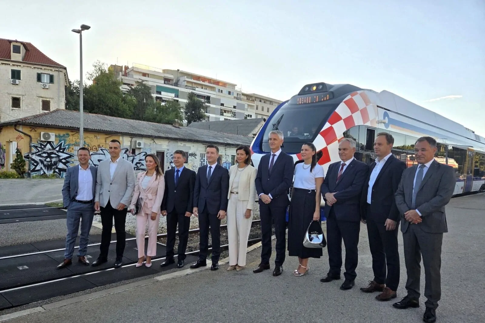 U promet uveden prvi hibridni elektrodizelski vlak na relaciji Split – Zagreb - Objava.hr 