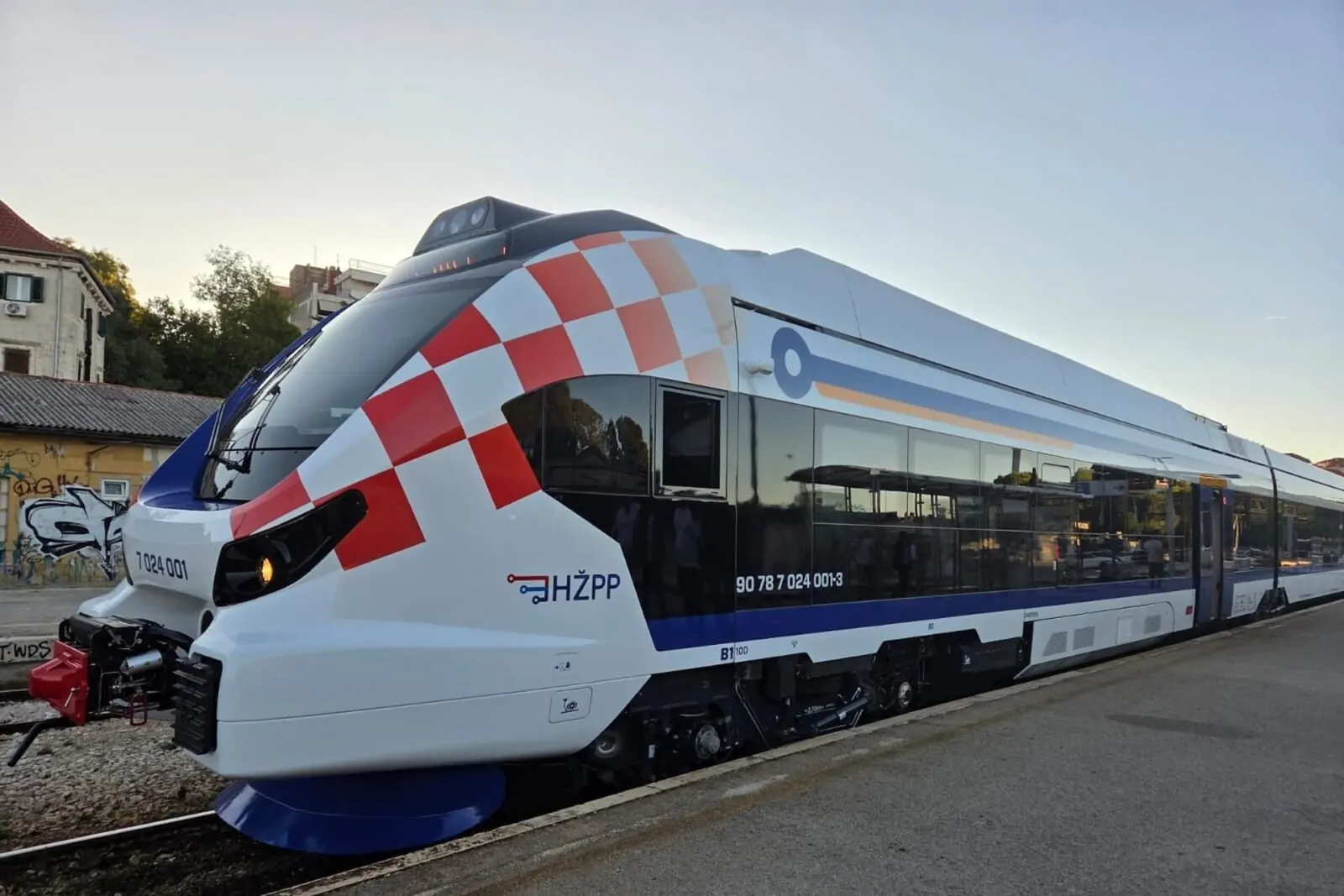 U promet uveden prvi hibridni elektrodizelski vlak na relaciji Split – Zagreb