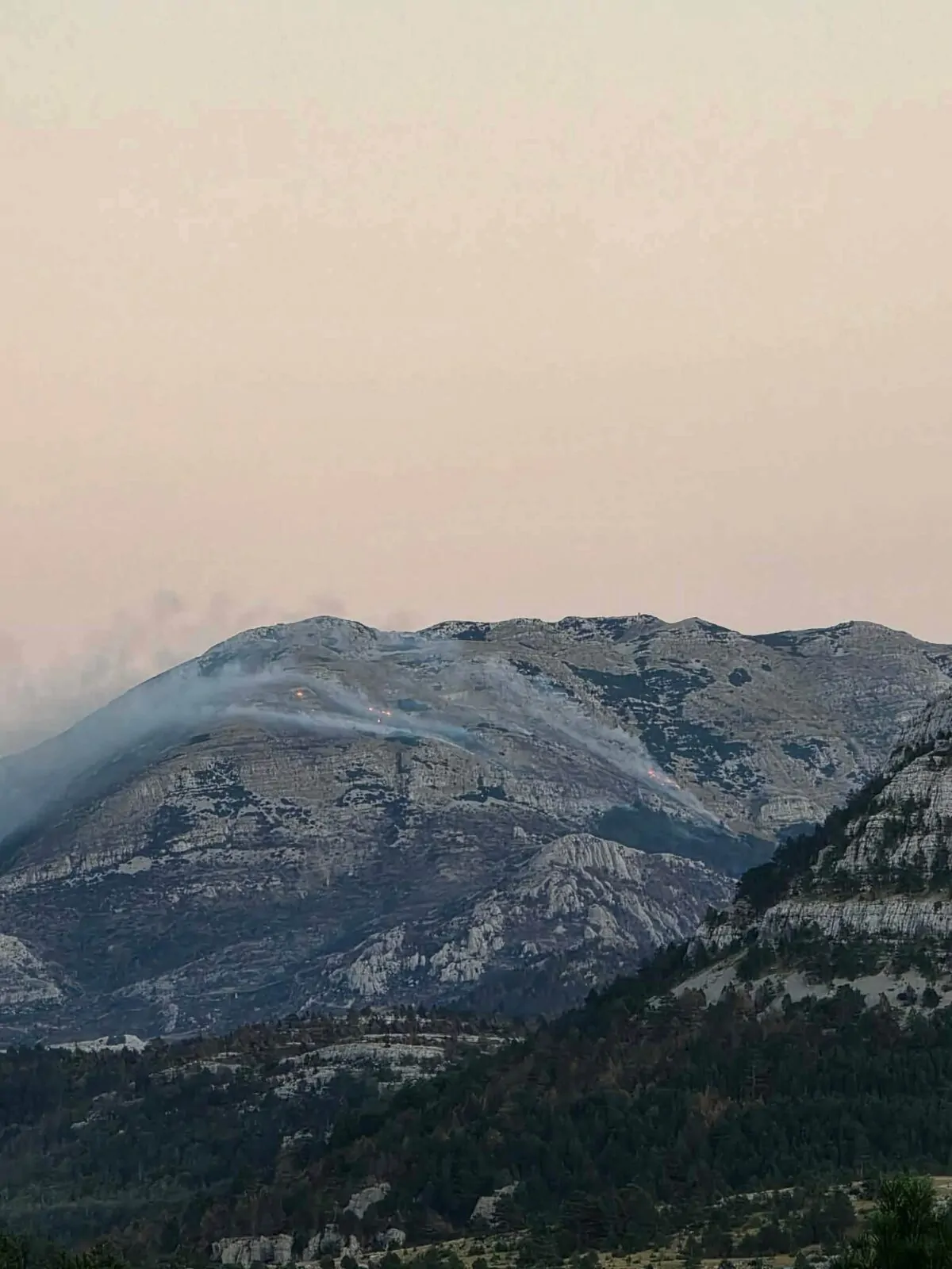 Dinara i dalje gori