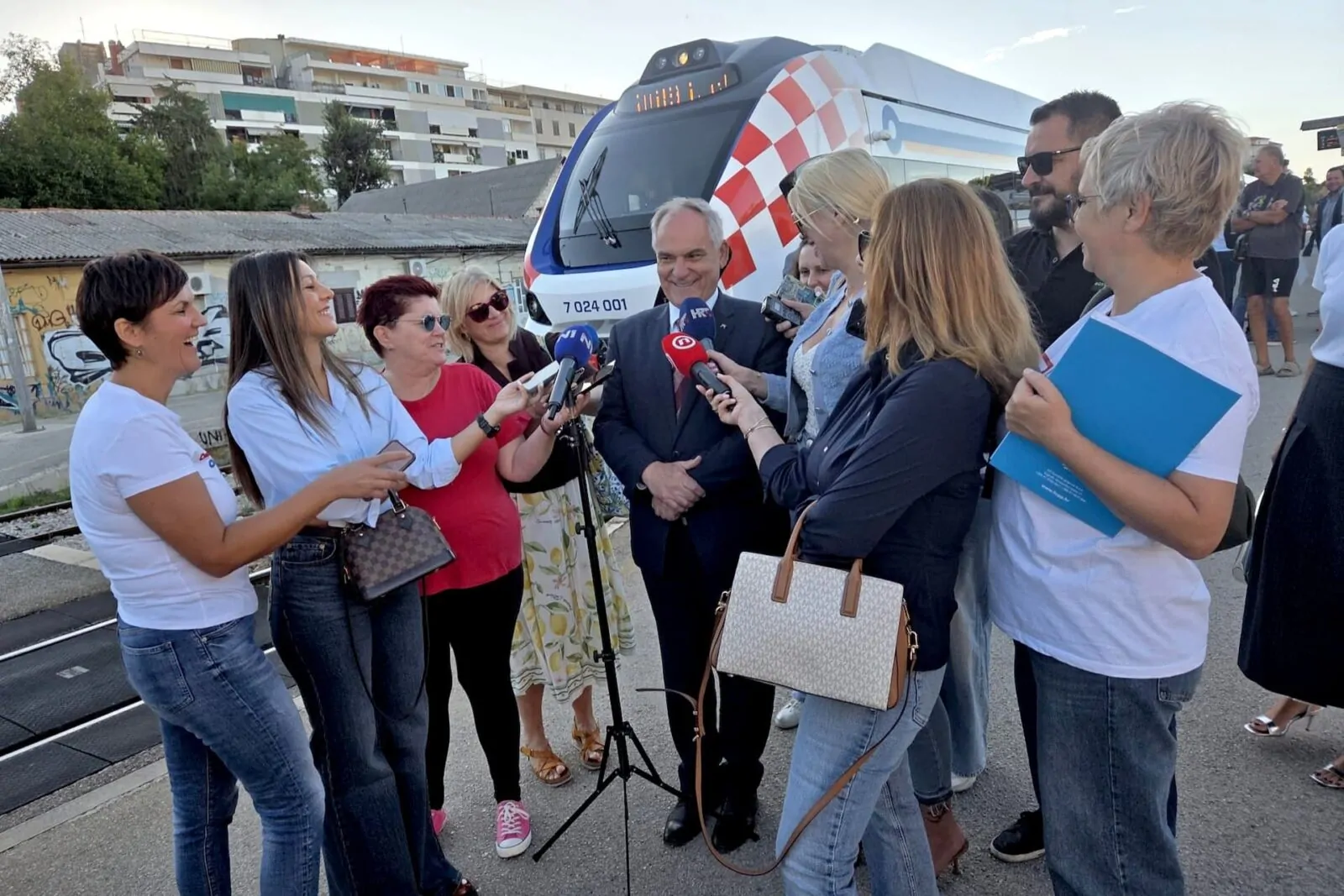 U promet uveden prvi hibridni elektrodizelski vlak na relaciji Split – Zagreb - Objava.hr 