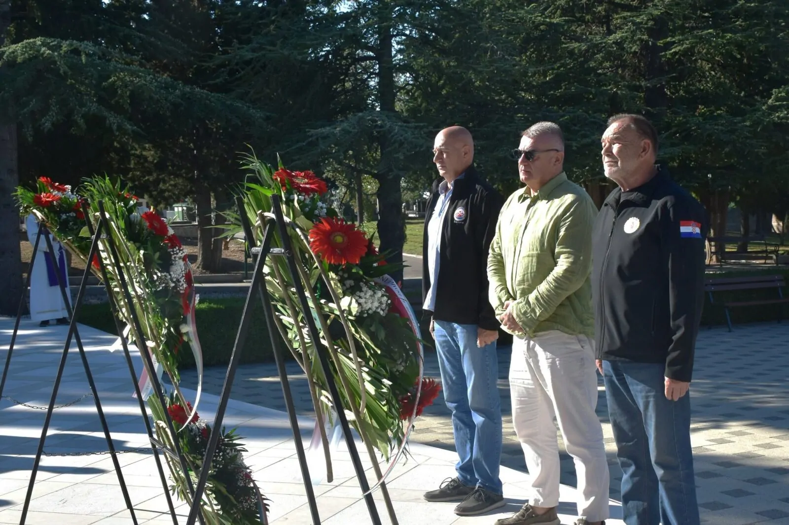 Uoči Dana grada Šibenika položeni vijenci za poginule branitelje na Kvanju - Objava.hr 
