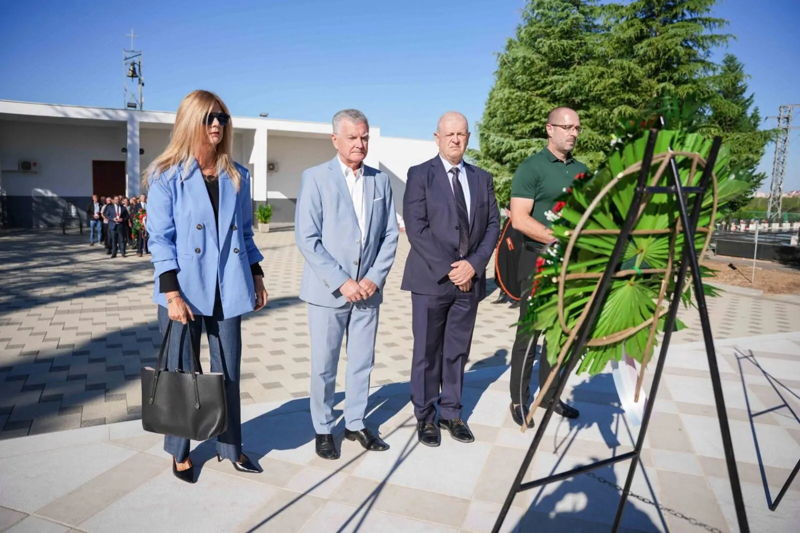 Uoči Dana grada Šibenika položeni vijenci za poginule branitelje na Kvanju - Objava.hr 