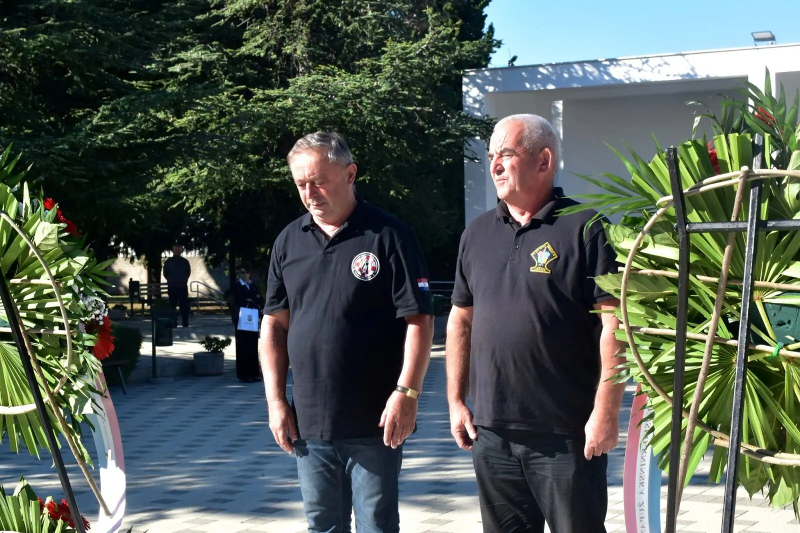 Uoči Dana grada Šibenika položeni vijenci za poginule branitelje na Kvanju - Objava.hr 