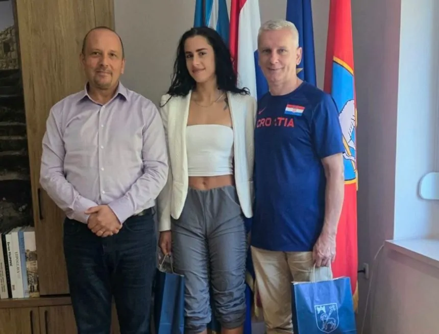 Prijem kod gradonačelnika za Danielu Jelić, prvakinju Hrvatske u skoku u dalj - Objava.hr 