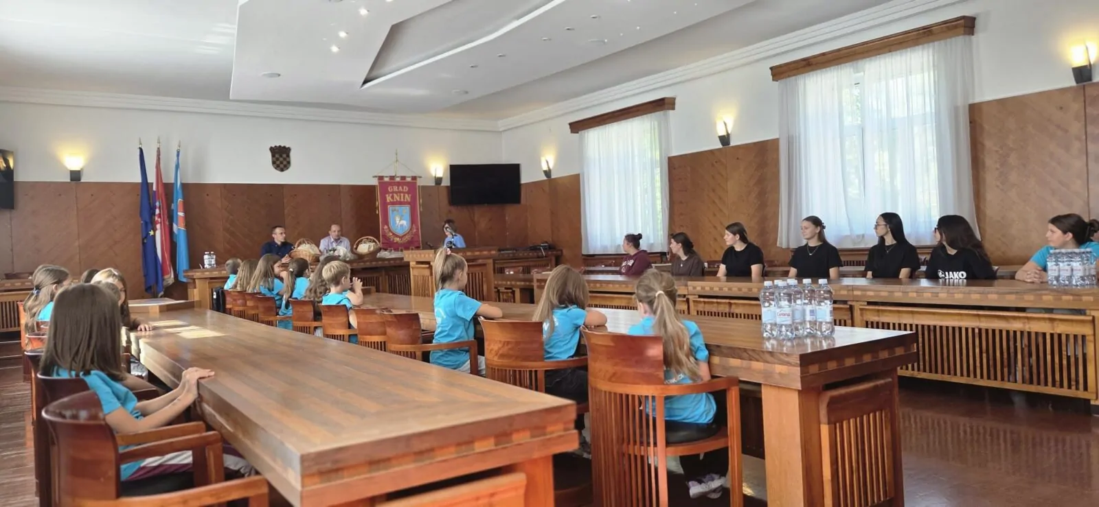 Svečani prijem kod gradonačelnika za članove KUD-a „Kralj Zvonimir“ - Objava.hr 
