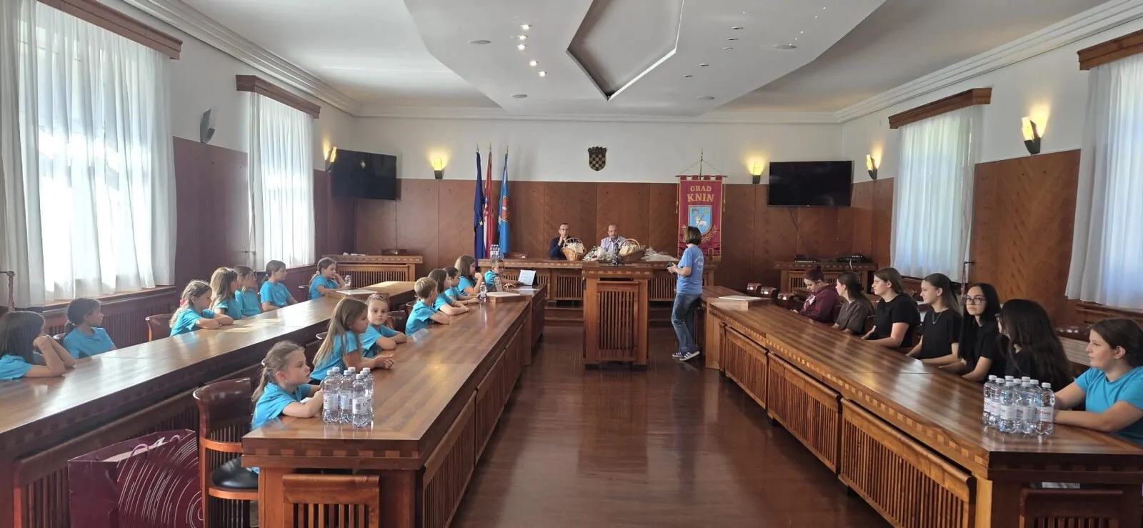 Svečani prijem kod gradonačelnika za članove KUD-a „Kralj Zvonimir“ - Objava.hr 