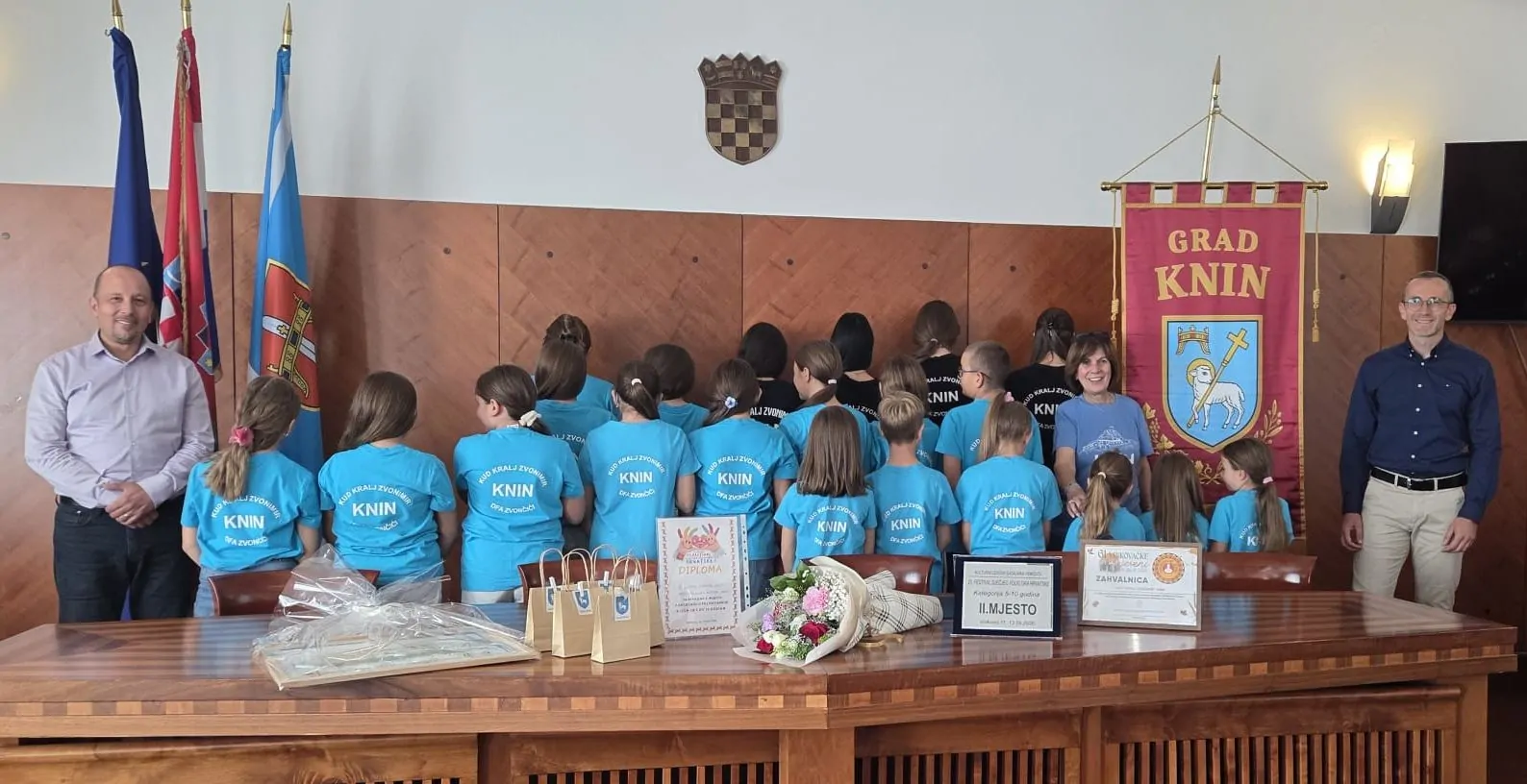 Svečani prijem kod gradonačelnika za članove KUD-a „Kralj Zvonimir“ - Objava.hr 