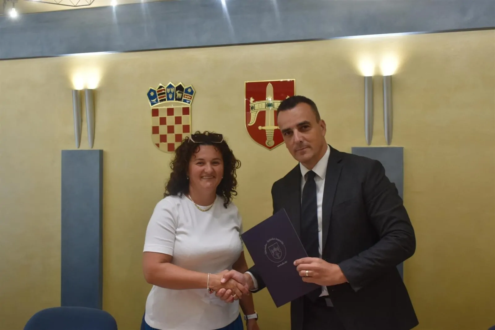Župan potpisao ugovore s predstavnicima udruga u poljoprivredi - Objava.hr 