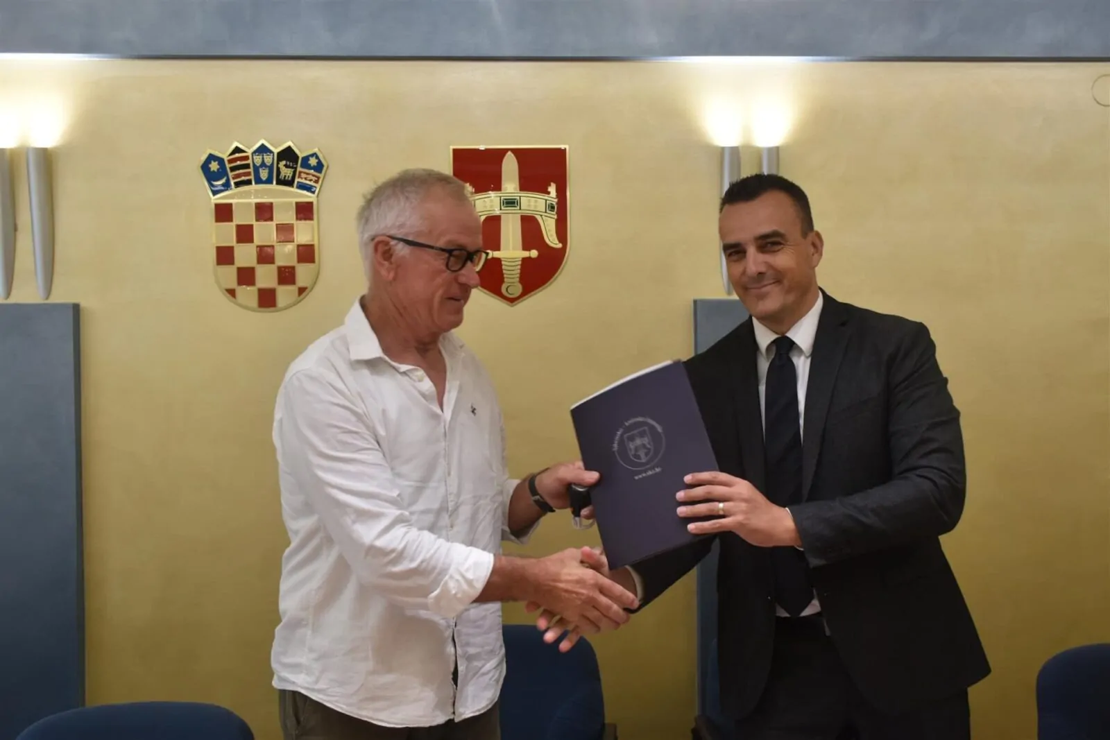 Župan potpisao ugovore s predstavnicima udruga u poljoprivredi