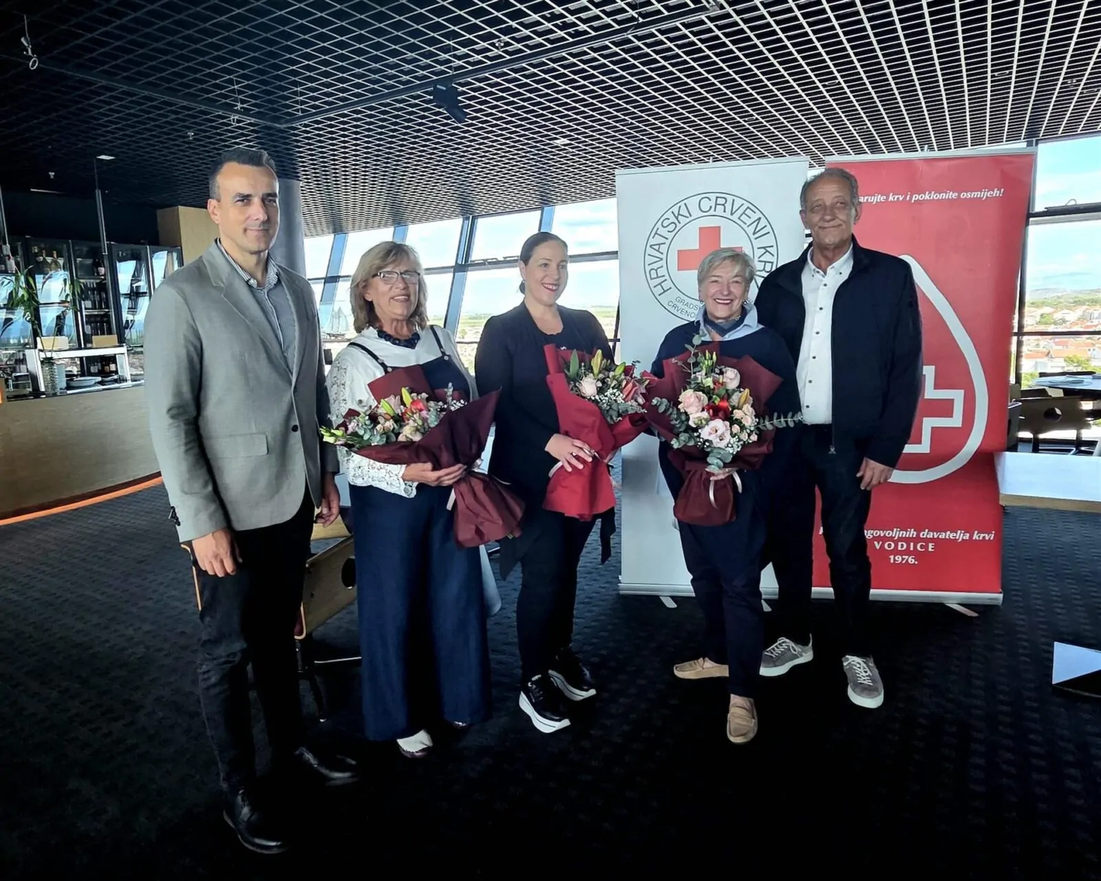 Uoči Dana darivatelja krvi u Vodicama dodijeljena priznanja jubilarnim darivateljima - Objava.hr 