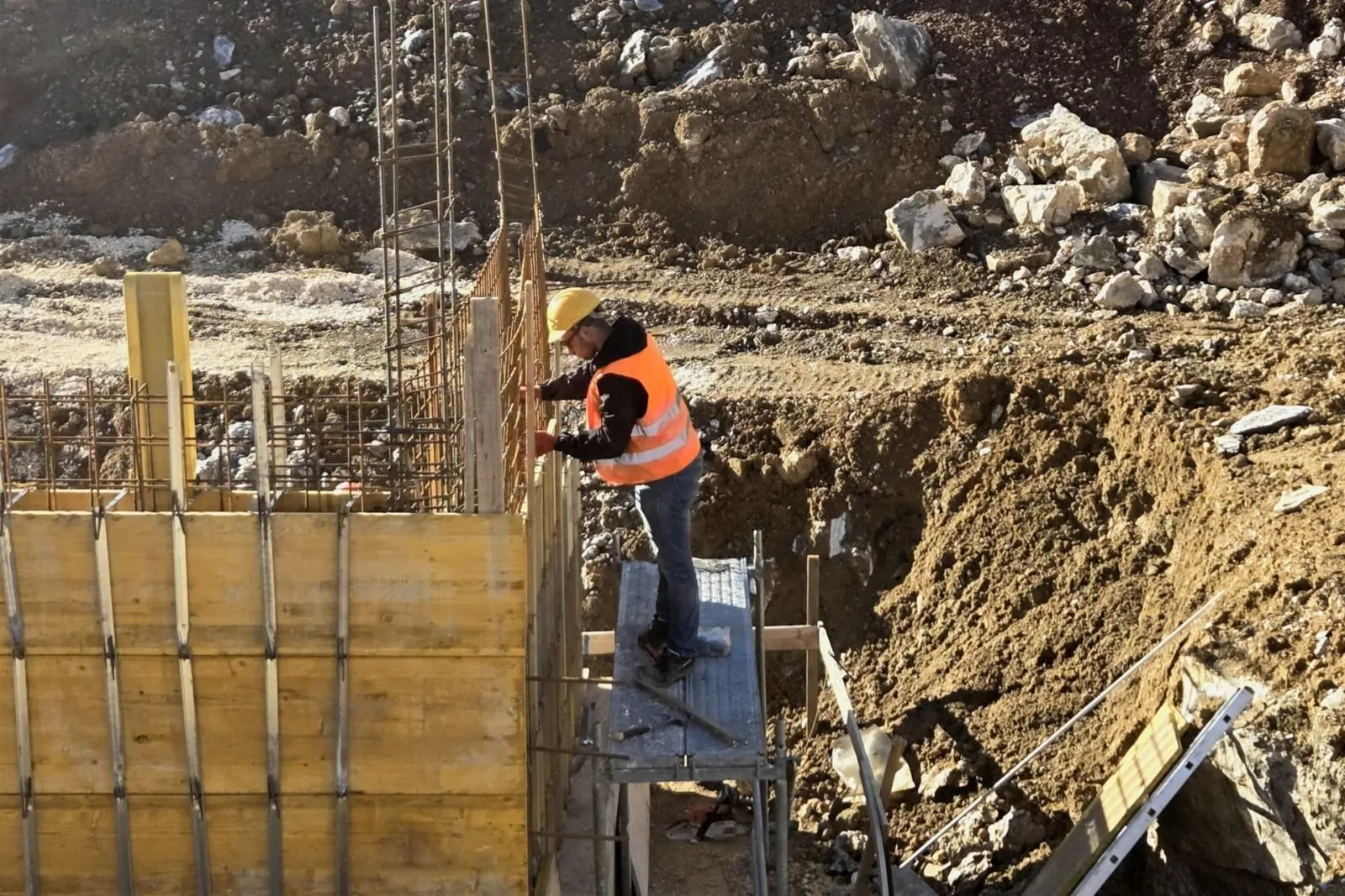 Župan obišao gradilište Multifunkcionalnog centra za pružanje socijalnih usluga i crkvu sv. Marije u Biskupiji - Objava.hr 