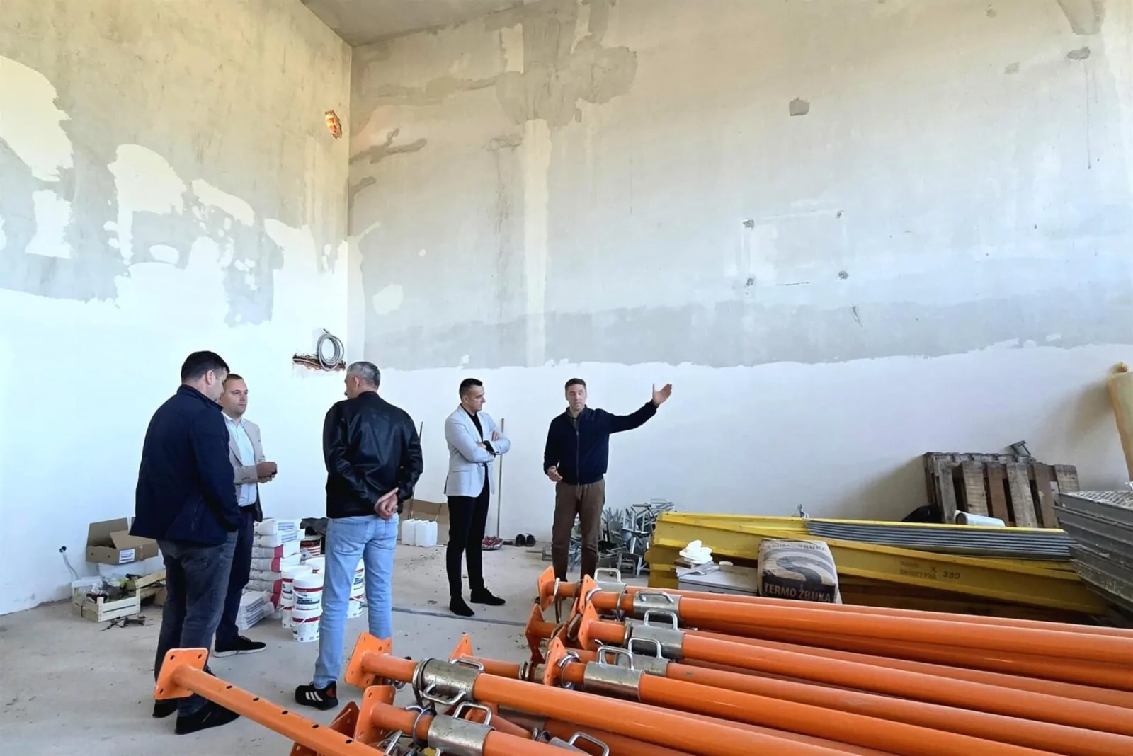 Župan obišao gradilište Multifunkcionalnog centra za pružanje socijalnih usluga i crkvu sv. Marije u Biskupiji - Objava.hr 