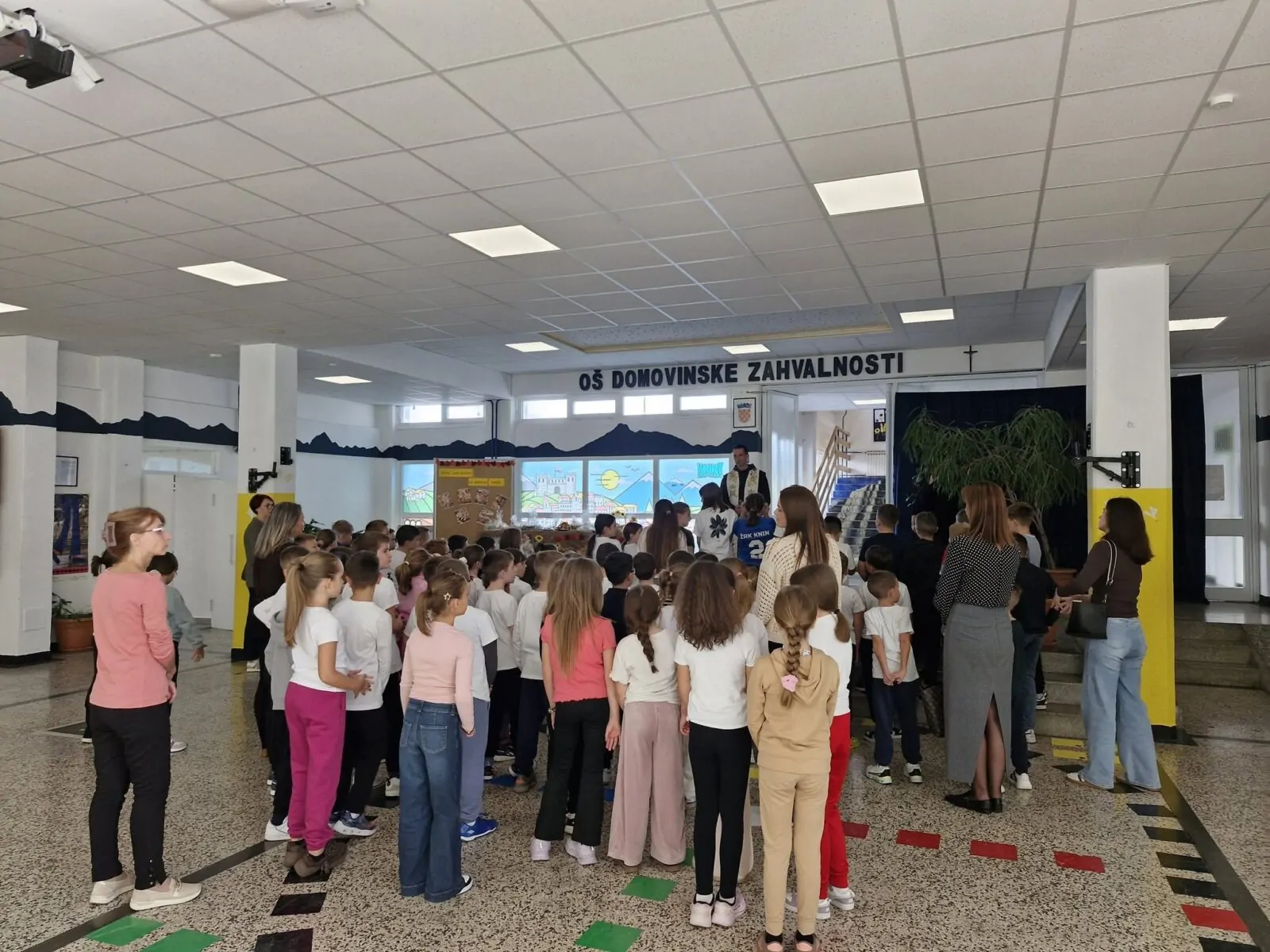 Miris kruha i plodova zemlje ispunio Osnovnu školu Domovinske zahvalnosti u Kninu - Objava.hr 