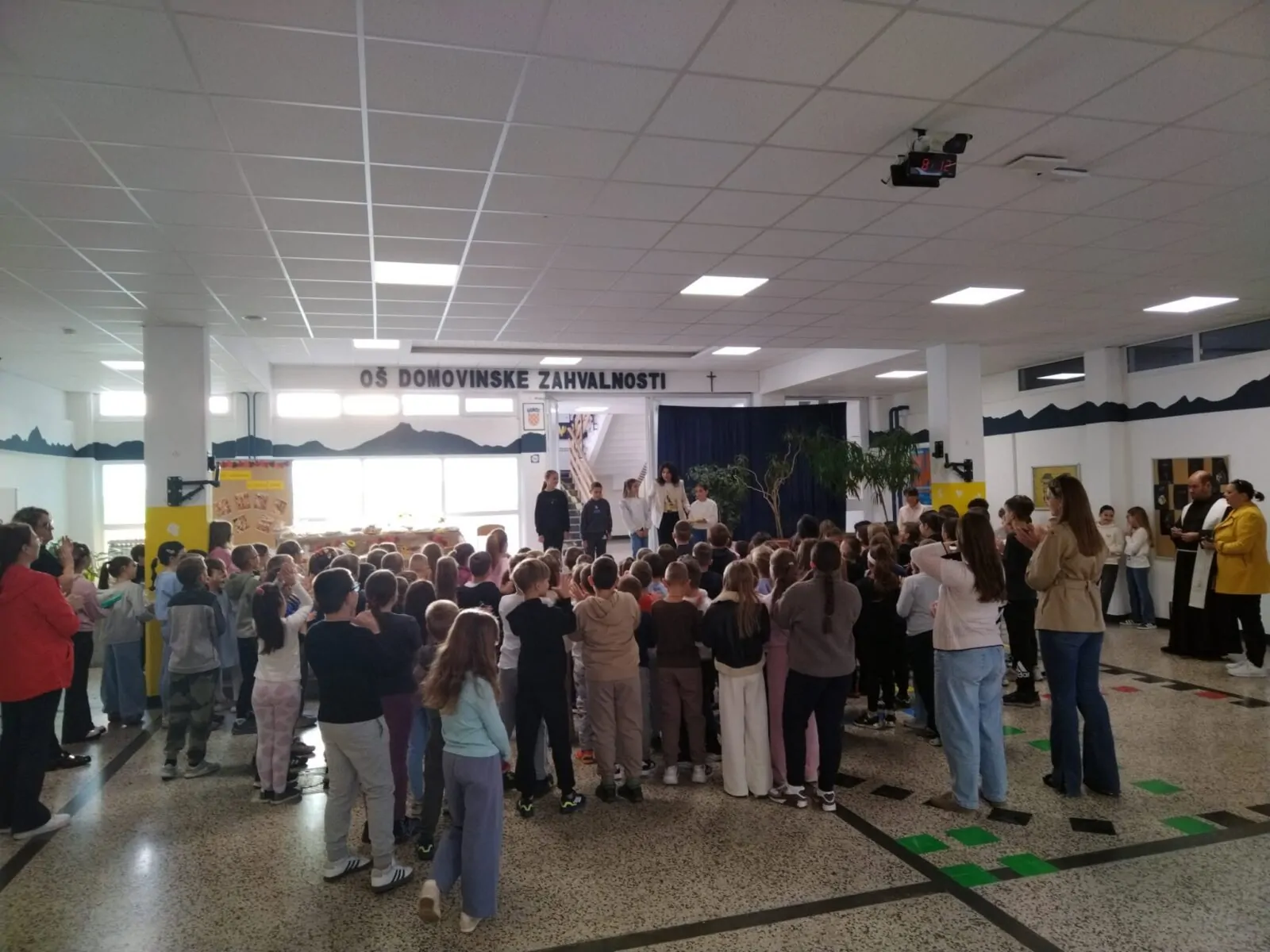 Miris kruha i plodova zemlje ispunio Osnovnu školu Domovinske zahvalnosti u Kninu - Objava.hr 