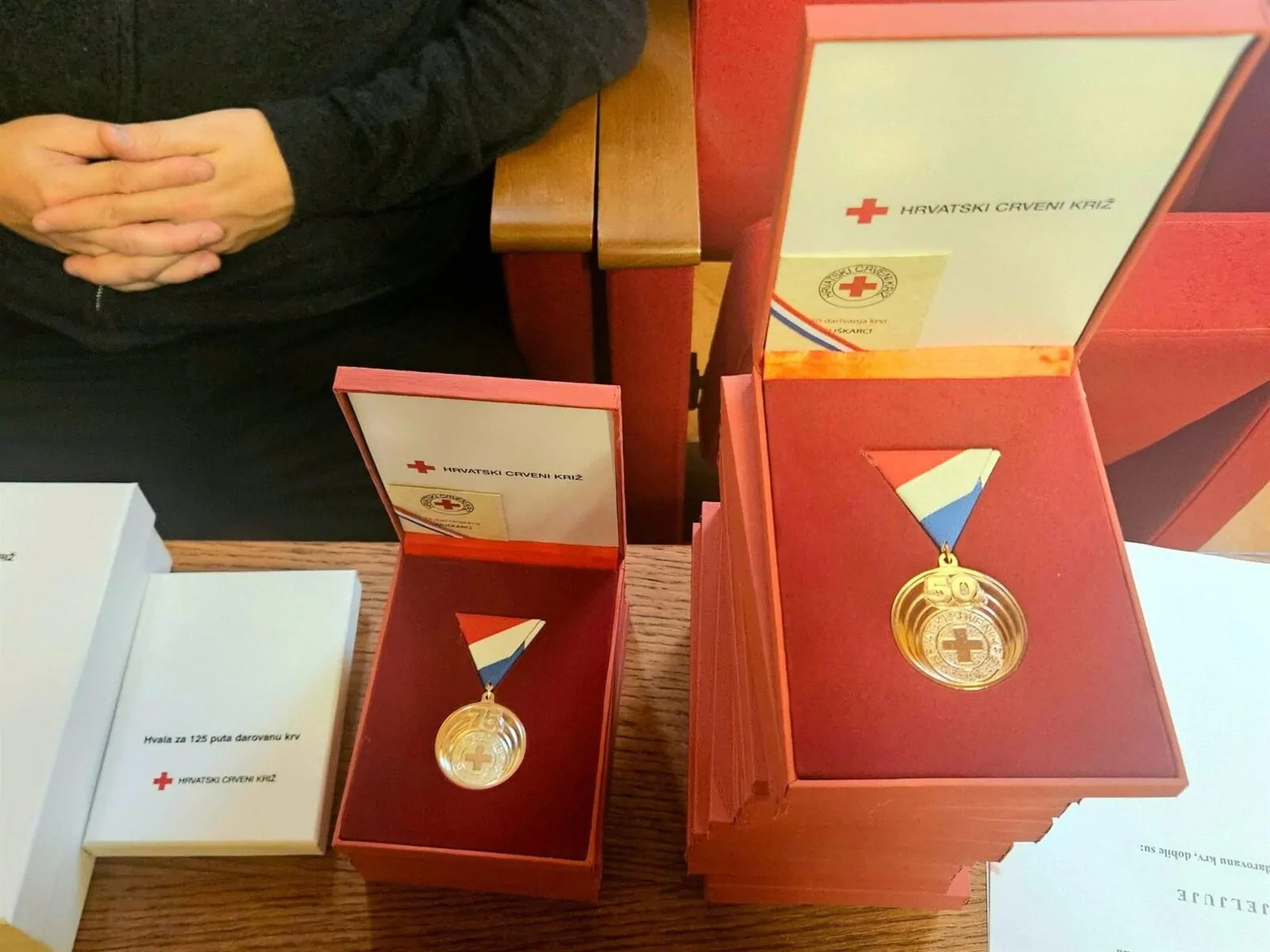 U Šibeniku svečano obilježeno 50 godina organiziranog darivanja krvi uz uručenje zahvalnica jubilarnim darivateljima - Objava.hr 