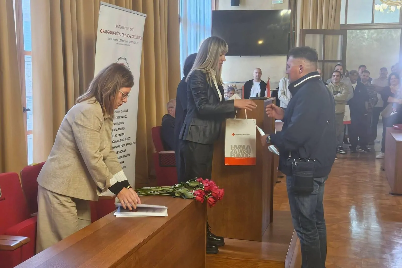 U Šibeniku svečano obilježeno 50 godina organiziranog darivanja krvi uz uručenje zahvalnica jubilarnim darivateljima - Objava.hr 