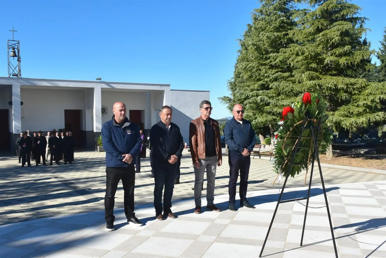 Povodom blagdana Svih svetih u Šibeniku položen vijenac i zapaljene svijeće - Objava.hr 